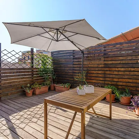 Terrazza Cirnauti Il Pieno Di Luce In Centro Citta كاتانيا