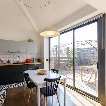 Terrazza Cirnauti Il Pieno Di Luce In Centro Citta كاتانيا