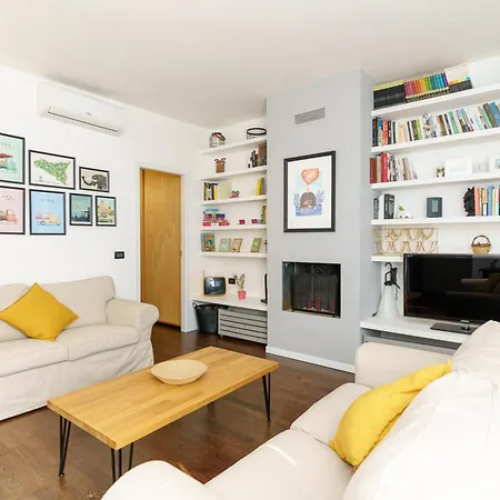 Terrazza Cirnauti Il Pieno Di Luce In Centro Citta * كاتانيا