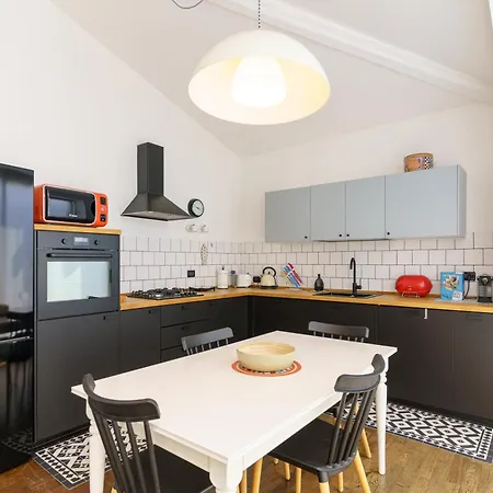 Terrazza Cirnauti Il Pieno Di Luce In Centro Citta شقة