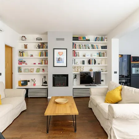 Terrazza Cirnauti Il Pieno Di Luce In Centro Citta كاتانيا