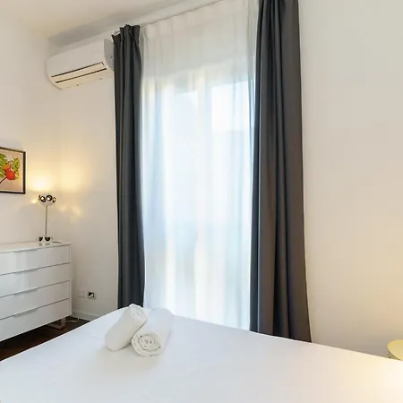 Terrazza Cirnauti Il Pieno Di Luce In Centro Citta * كاتانيا